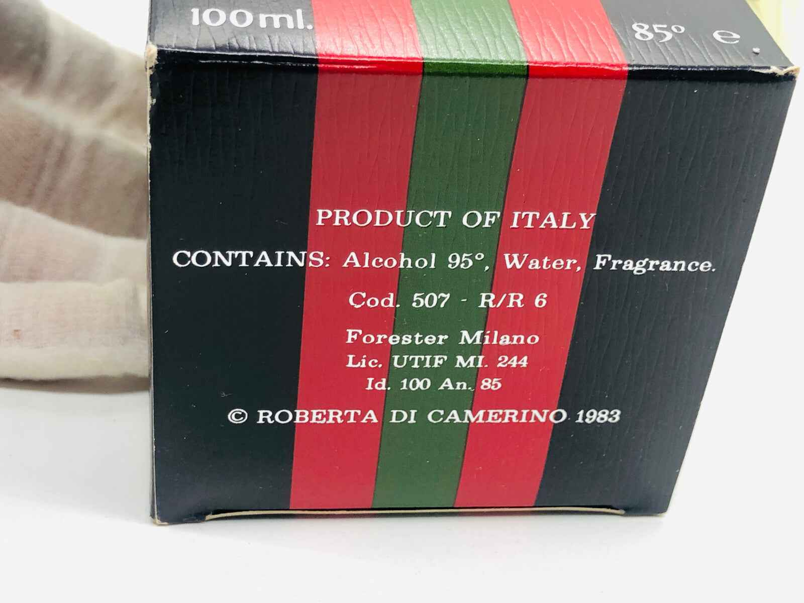 Scatola del profumo Roberta Di Camerino Vintage da 100 ml con dettagli di composizione e design raffinato