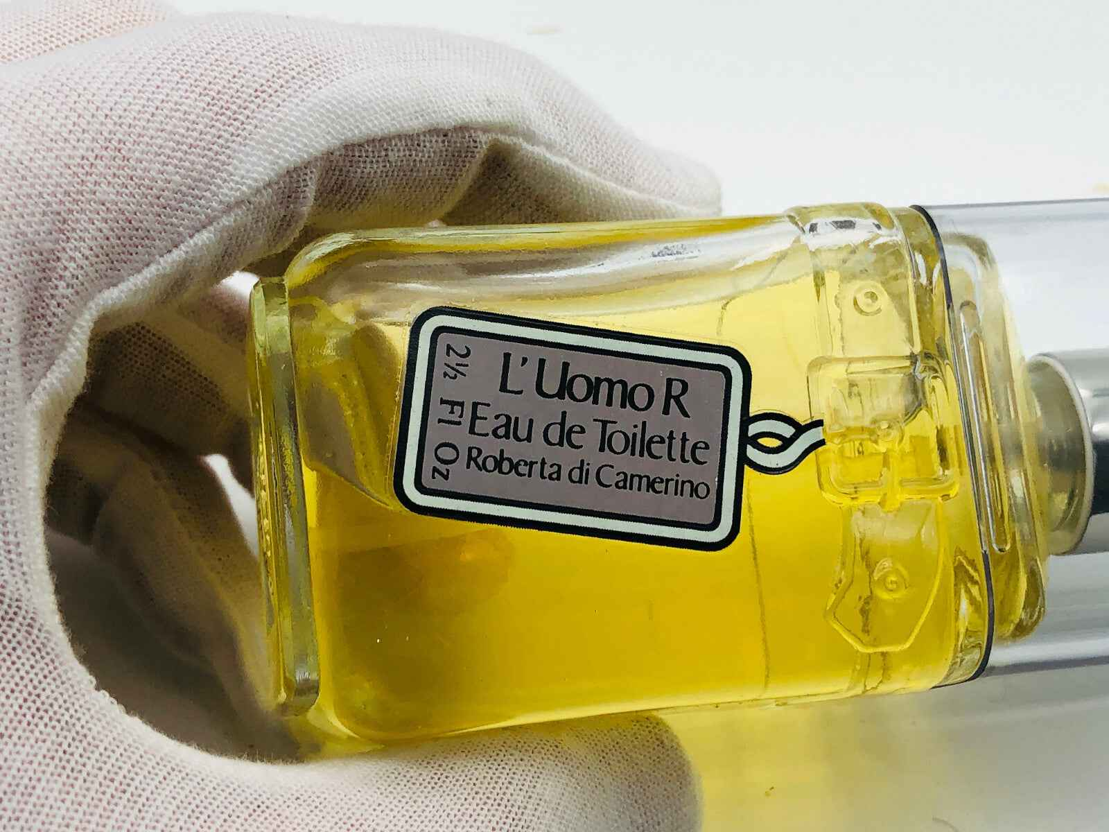 Flacone di profumo Roberta Di Camerino Vintage L'Uomo R Eau de Toilette con etichetta elegante