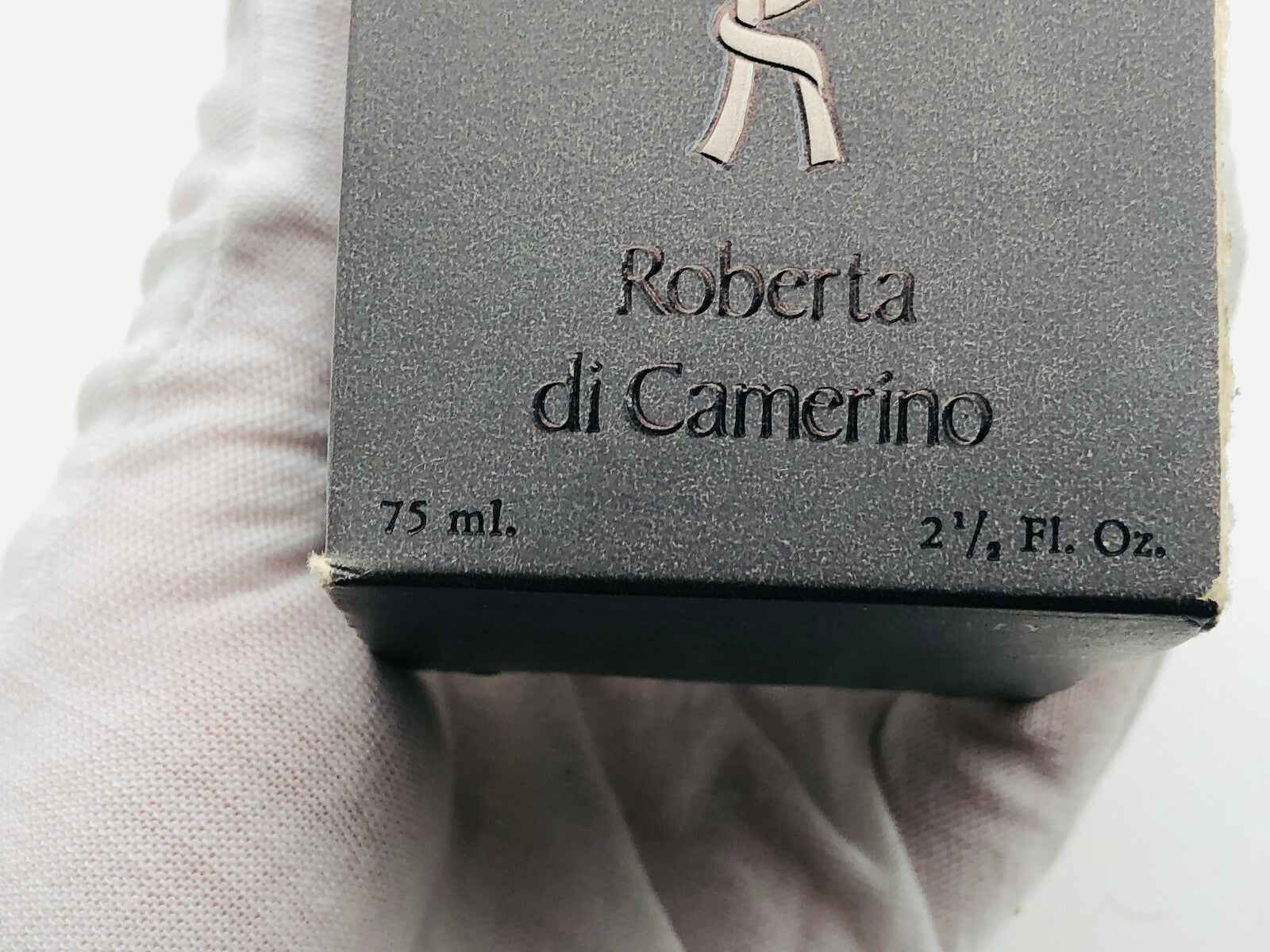 Scatola del profumo Roberta Di Camerino Vintage da 75 ml con design elegante e logo distintivo