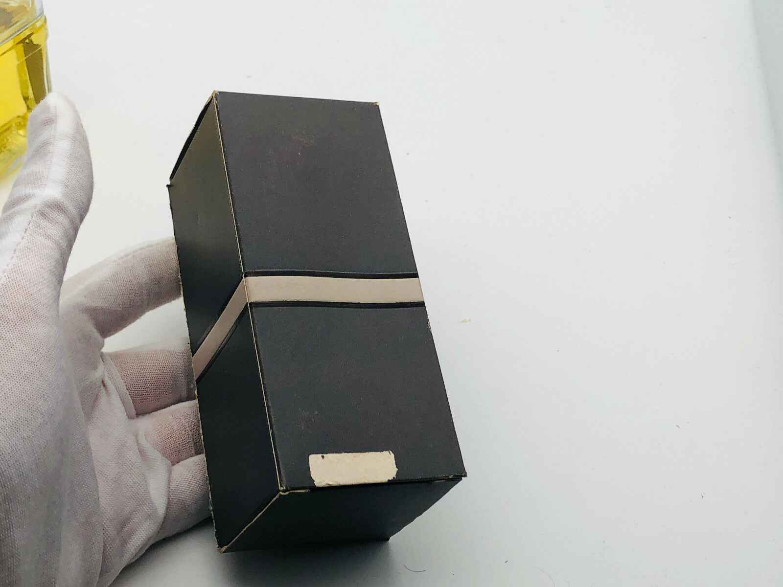 Scatola del profumo Roberta Di Camerino Vintage con design elegante e finiture sofisticate