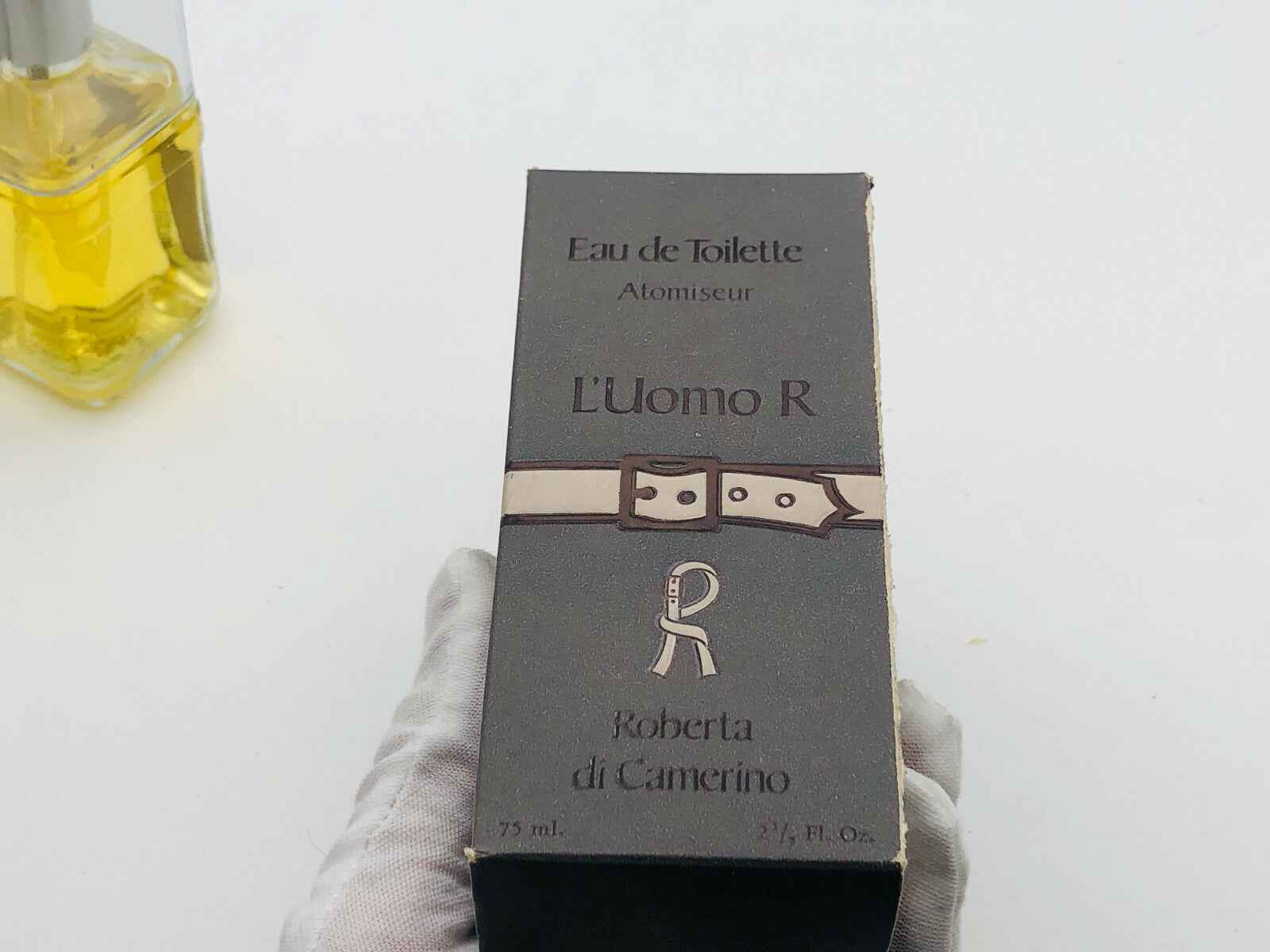 Scatola di profumo Roberta Di Camerino Vintage L'Uomo R in elegante confezione da 75 ml