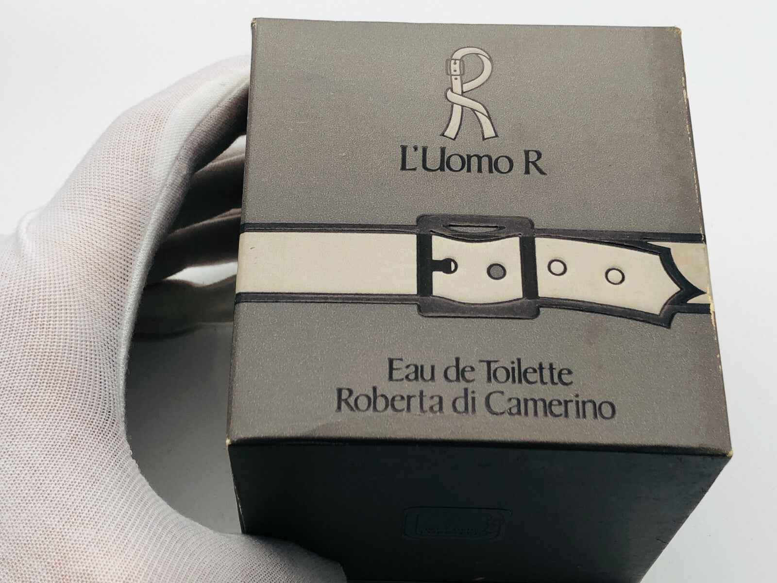 Scatola del profumo Roberta Di Camerino Vintage L'Uomo R Eau de Toilette con design elegante