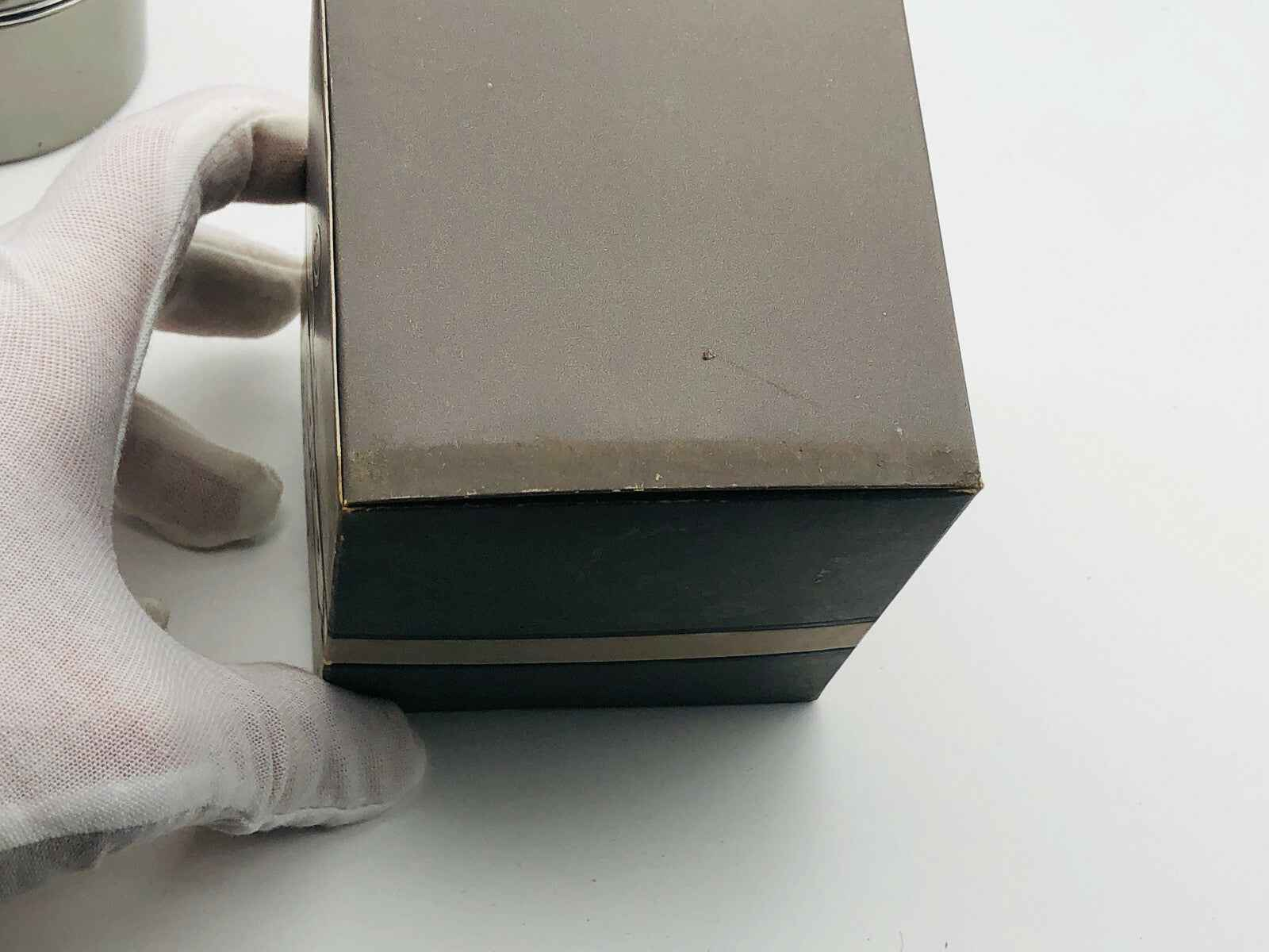 Scatola di profumo Roberta Di Camerino Vintage con imballaggio grigio e dettagli dorati