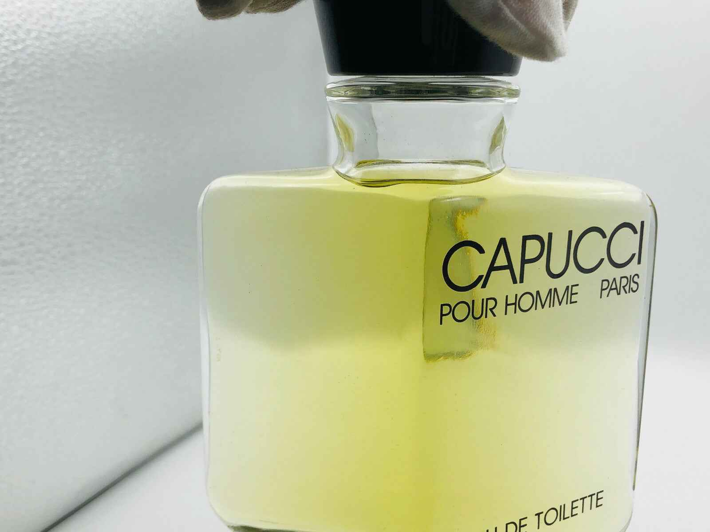 Flacone di profumo Roberto Capucci Pour Homme con fragranza fresca e elegante per uomini