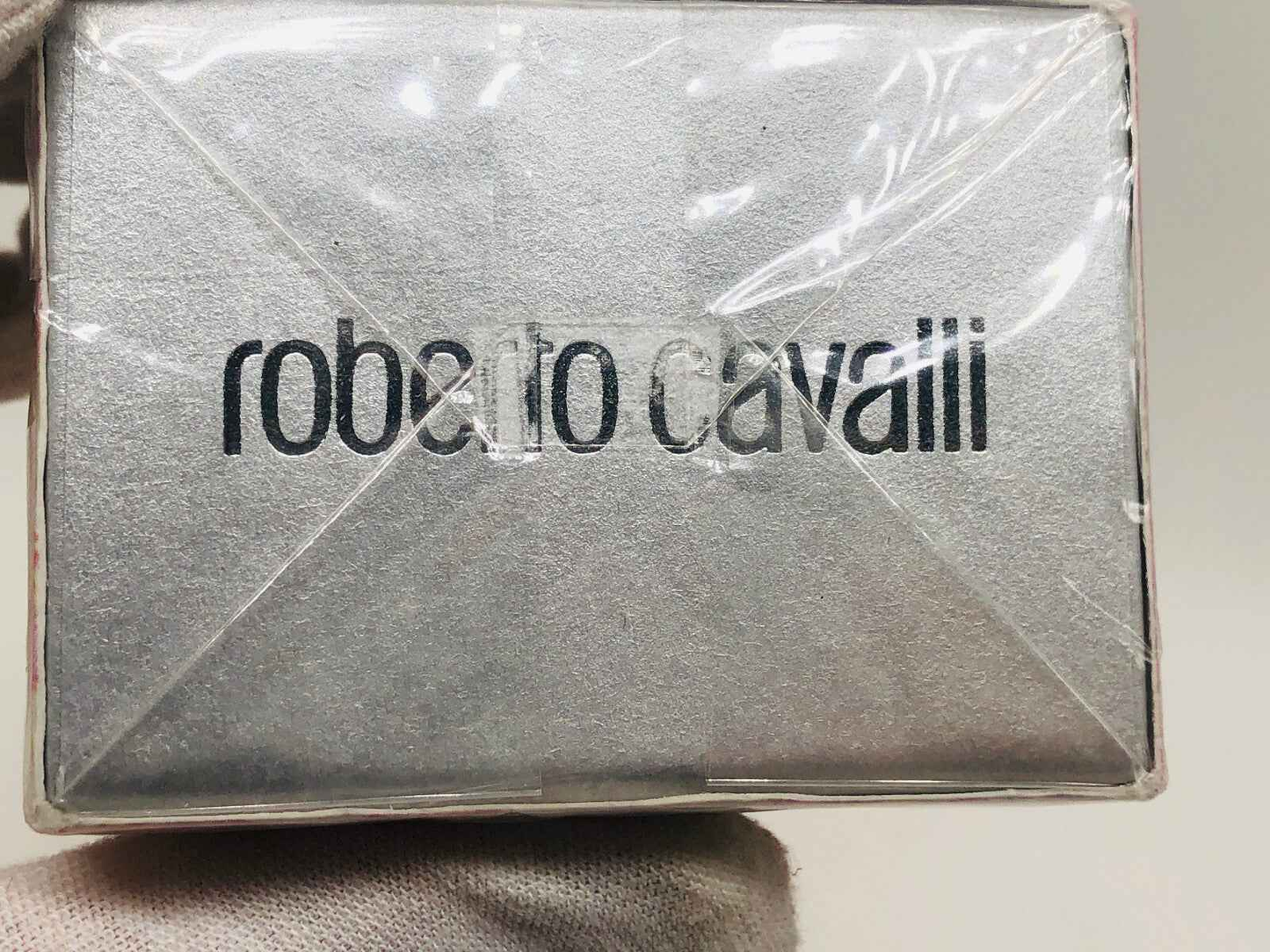 Confezione del profumo Roberto Cavalli Donna con design elegante e logo in evidenza
