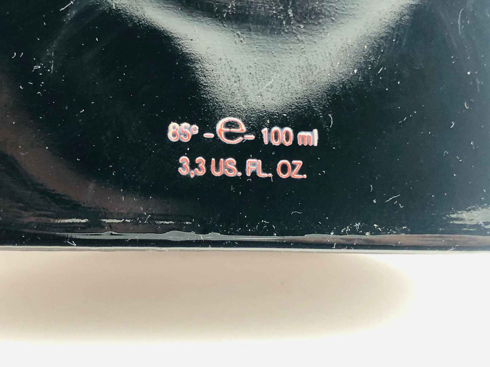 Dettaglio del flacone di Profumo Roccobarocco Vintage da 100 ml con design elegante