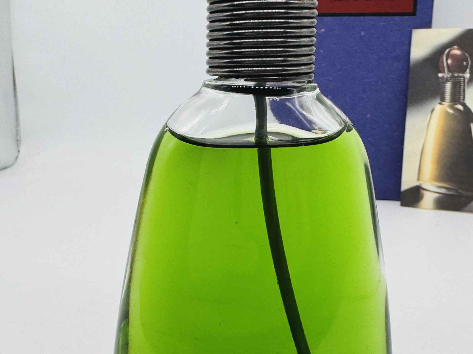 Profumo Romeo Gigli Uomo Vintage in flacone verde con design elegante e moderno