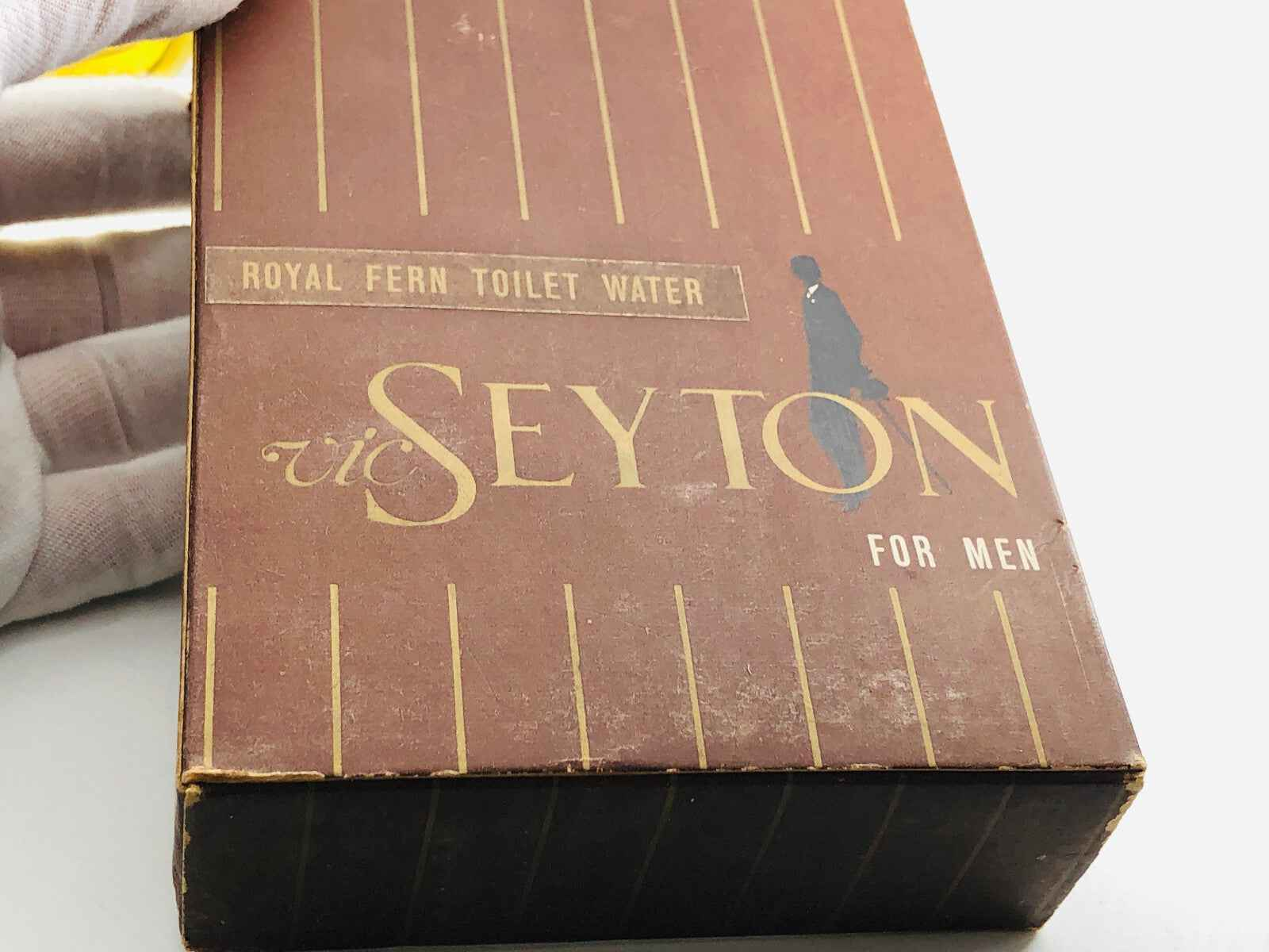 Scatola del Profumo Royal Fern di Vic Seyton per uomini, elegante e vintage con design raffinato