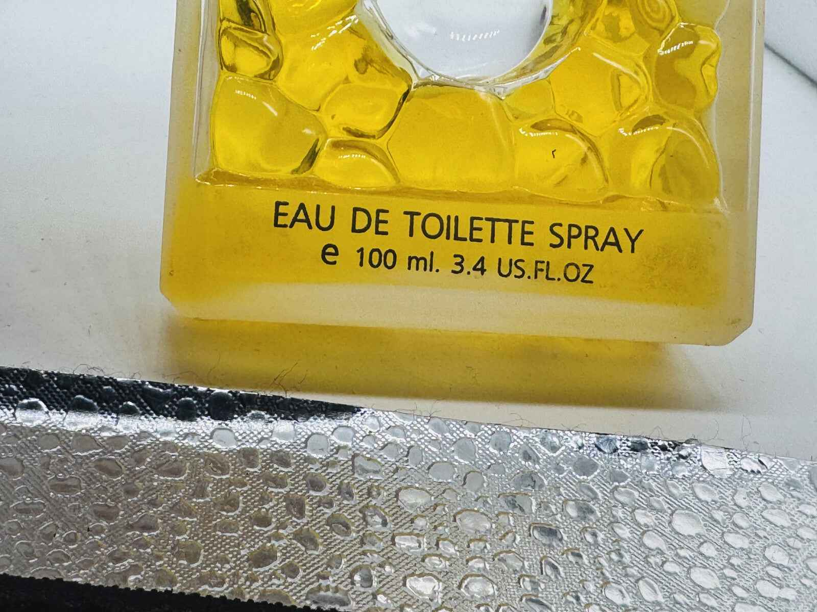 Profumo Salvador Dali Vintage in flacone giallo con spray da 100 ml per una fragranza unica