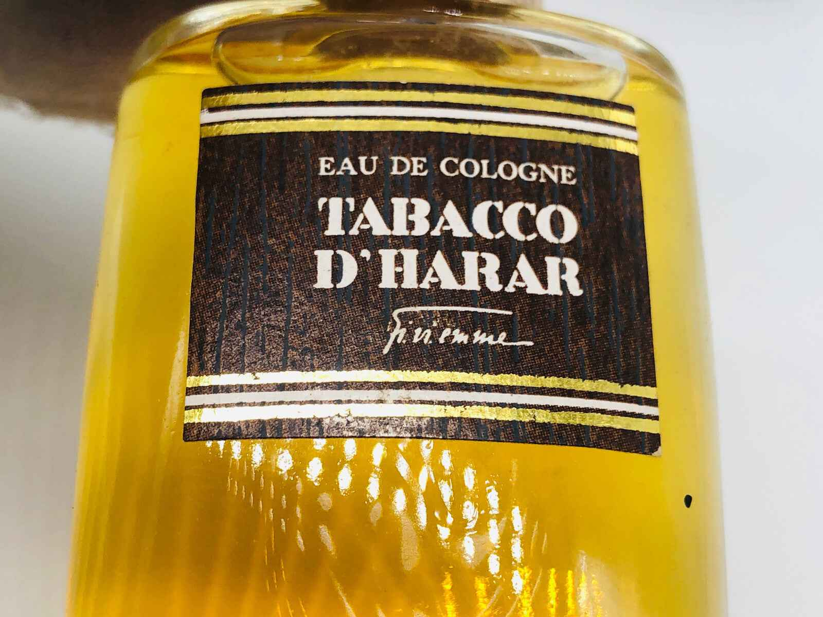 Flacone di profumo Tabacco D Harar di GIVIEMME con etichetta elegante e liquido dorato