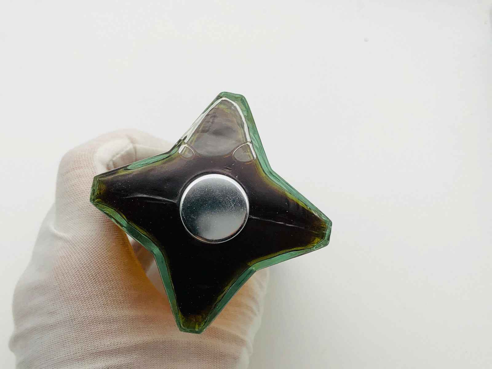 Flacone di Profumo Tabiti Sojuz con design a stella e tappo metallico lucido