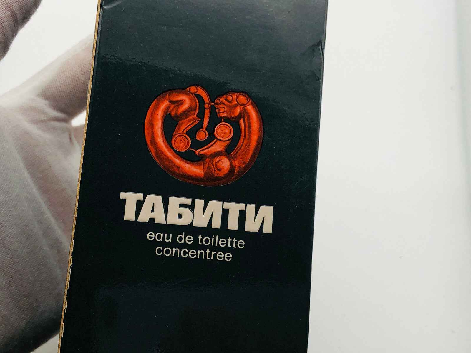 Scatola del Profumo Tabiti Sojuz con design elegante ed etichetta in evidenza