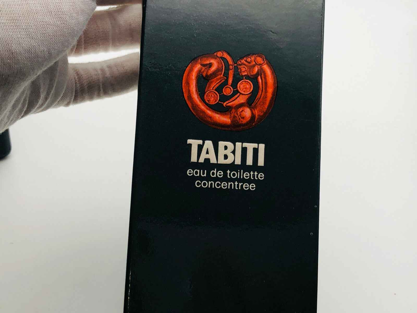 Scatola di Profumo Tabiti Sojuz con design elegante e logo in rilievo