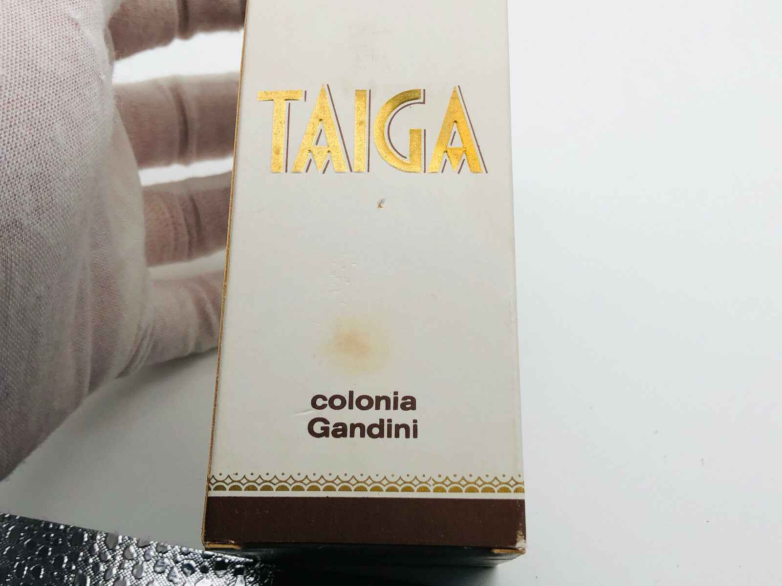 Scatola del Profumo Taiga Gandini in elegante design con dettagli dorati