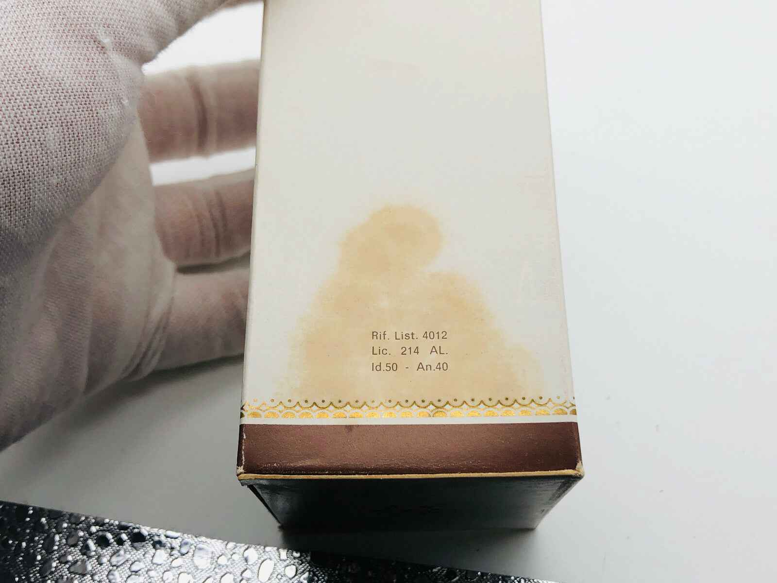 Scatola del Profumo Taiga Gandini con dettagli della patente e numeri di riferimento