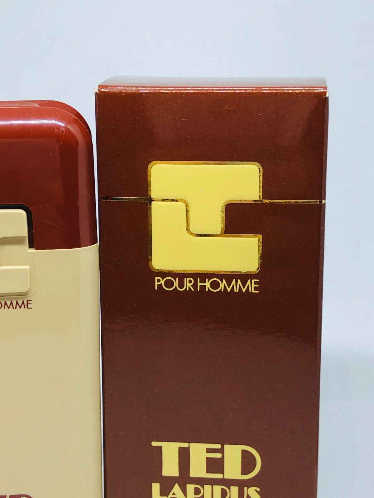 Flacone di profumo Ted Lapidus Vintage con design classico e dettagli eleganti