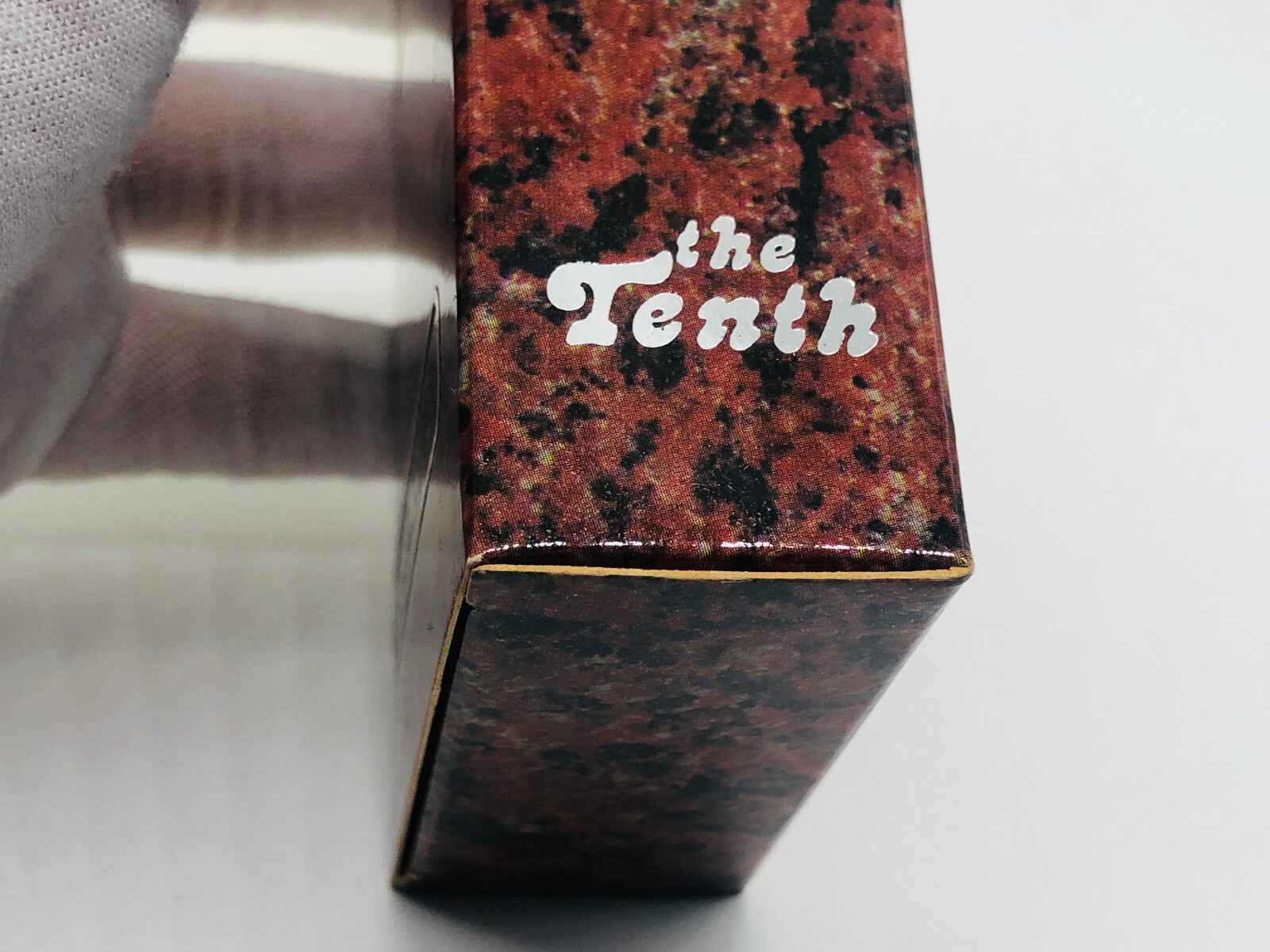 Scatola del Profumo The Tenth Napoleon con finitura colorata e dettagli eleganti