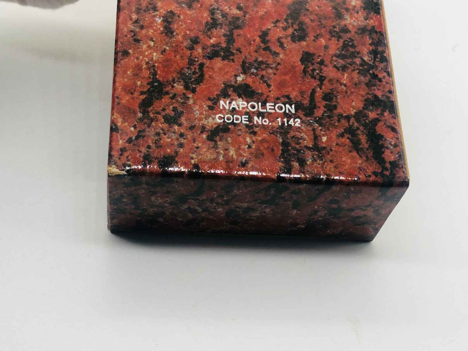 Scatola del Profumo The Tenth Napoleon Vintage con design elegante in rosso e nero