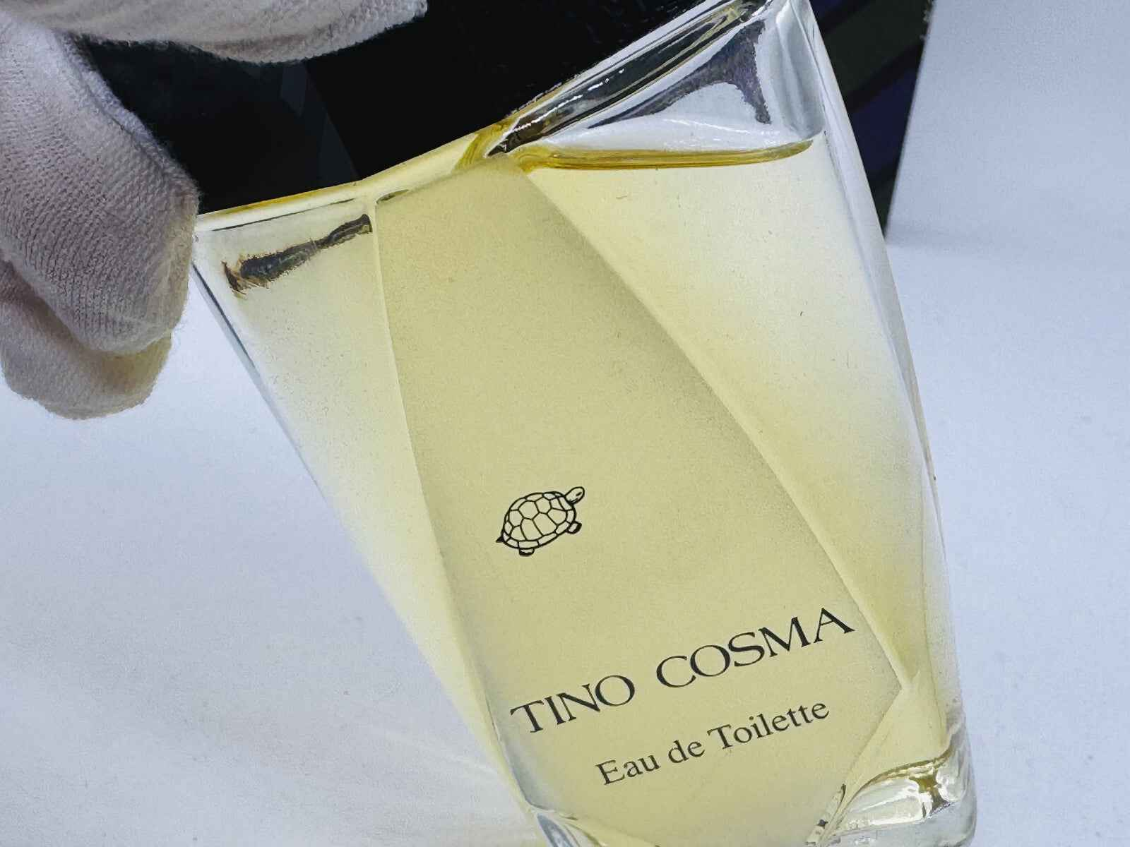 Flacone di profumo Tino Cosma Vintage con etichetta e design elegante
