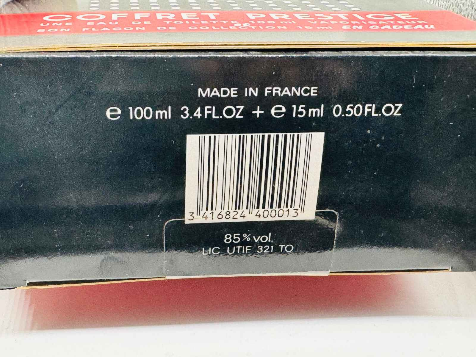 Cofanetto di profumo Un Touche Naf Naf con flacone da 100 ml e accessori in regalo