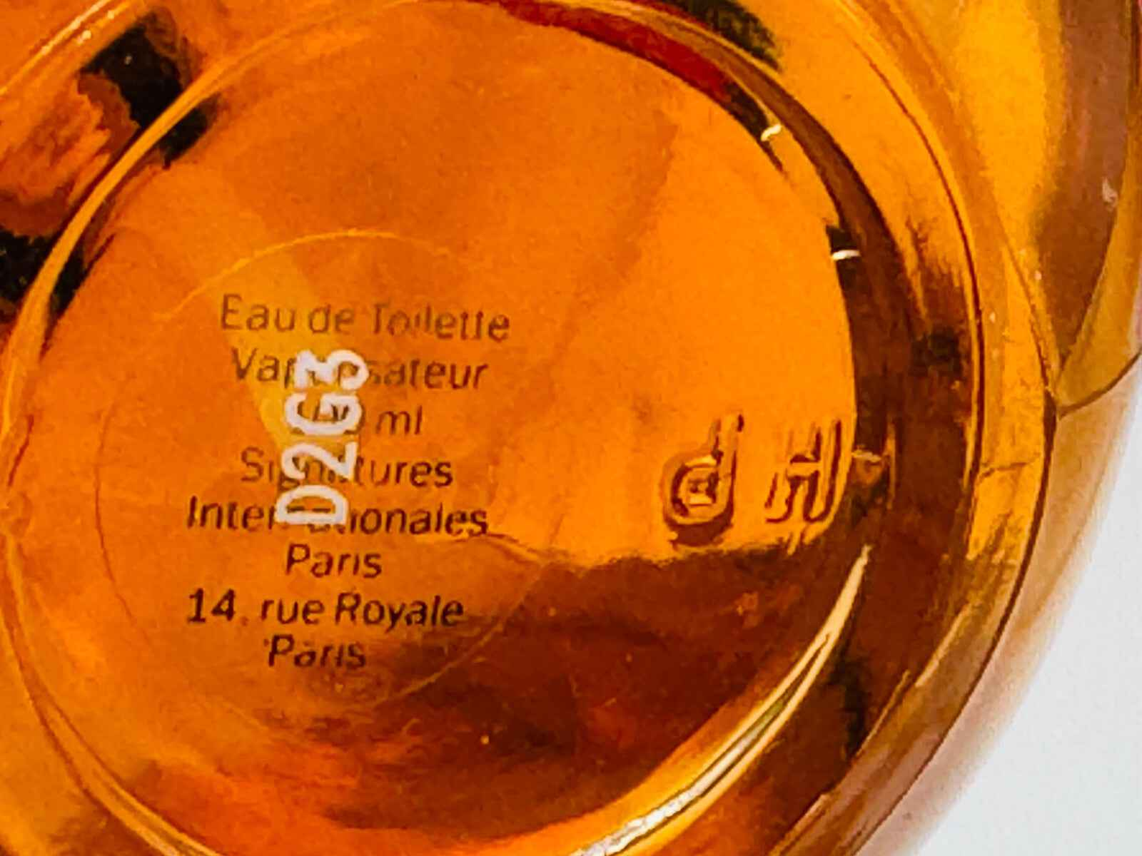 Flacone di profumo Un Touche Naf Naf da 50 ml con design elegante e originale