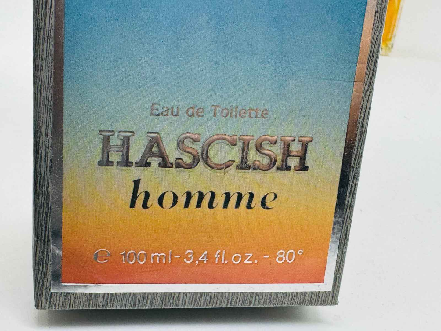 Confezione del Profumo Veejaga Hascish Vintage Pour Homme con dettagli eleganti e 100ml di Eau de Toilette