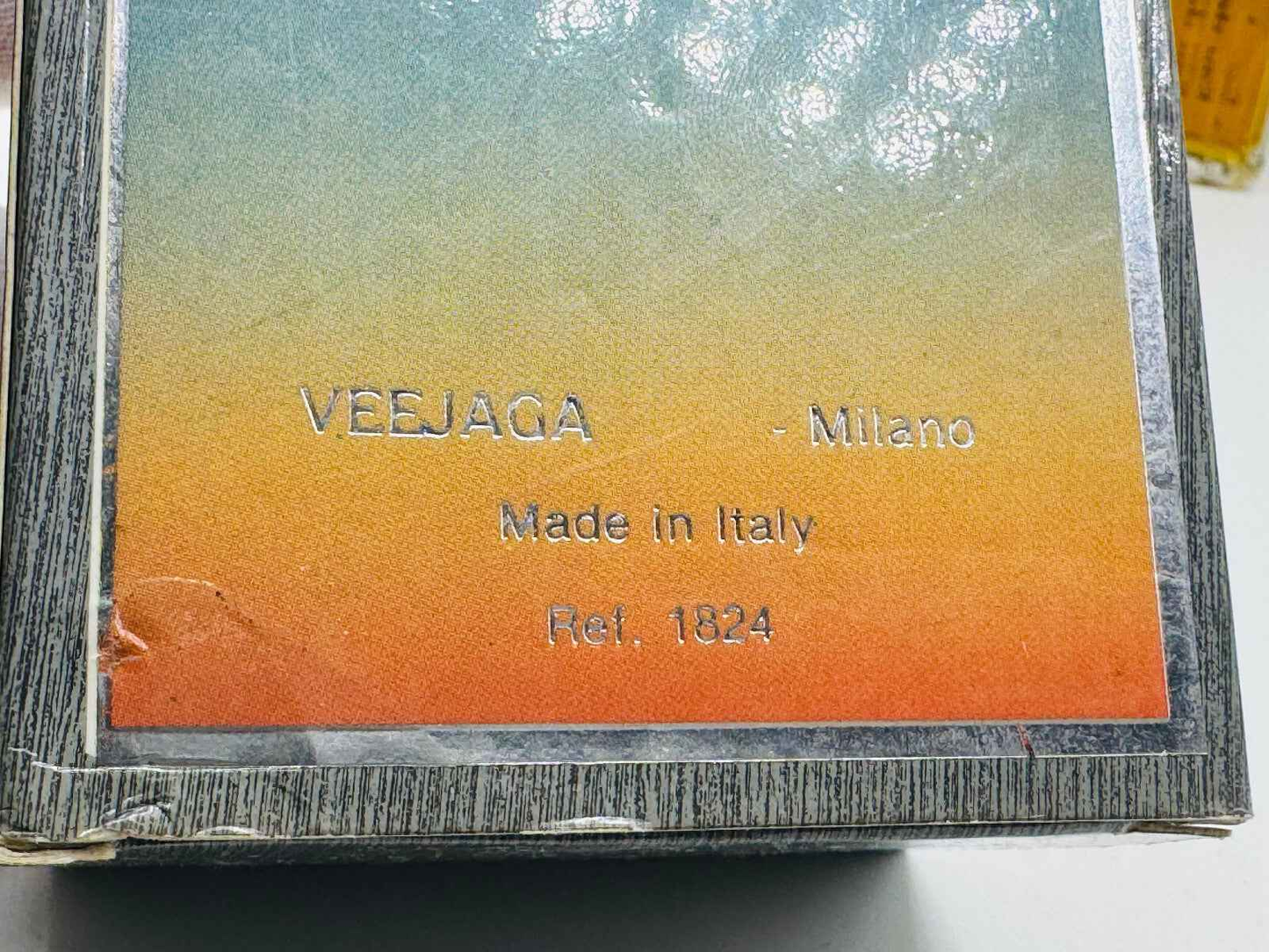 Scatola del profumo Veejaga Hascish Vintage Pour Homme con logo e informazioni di produzione