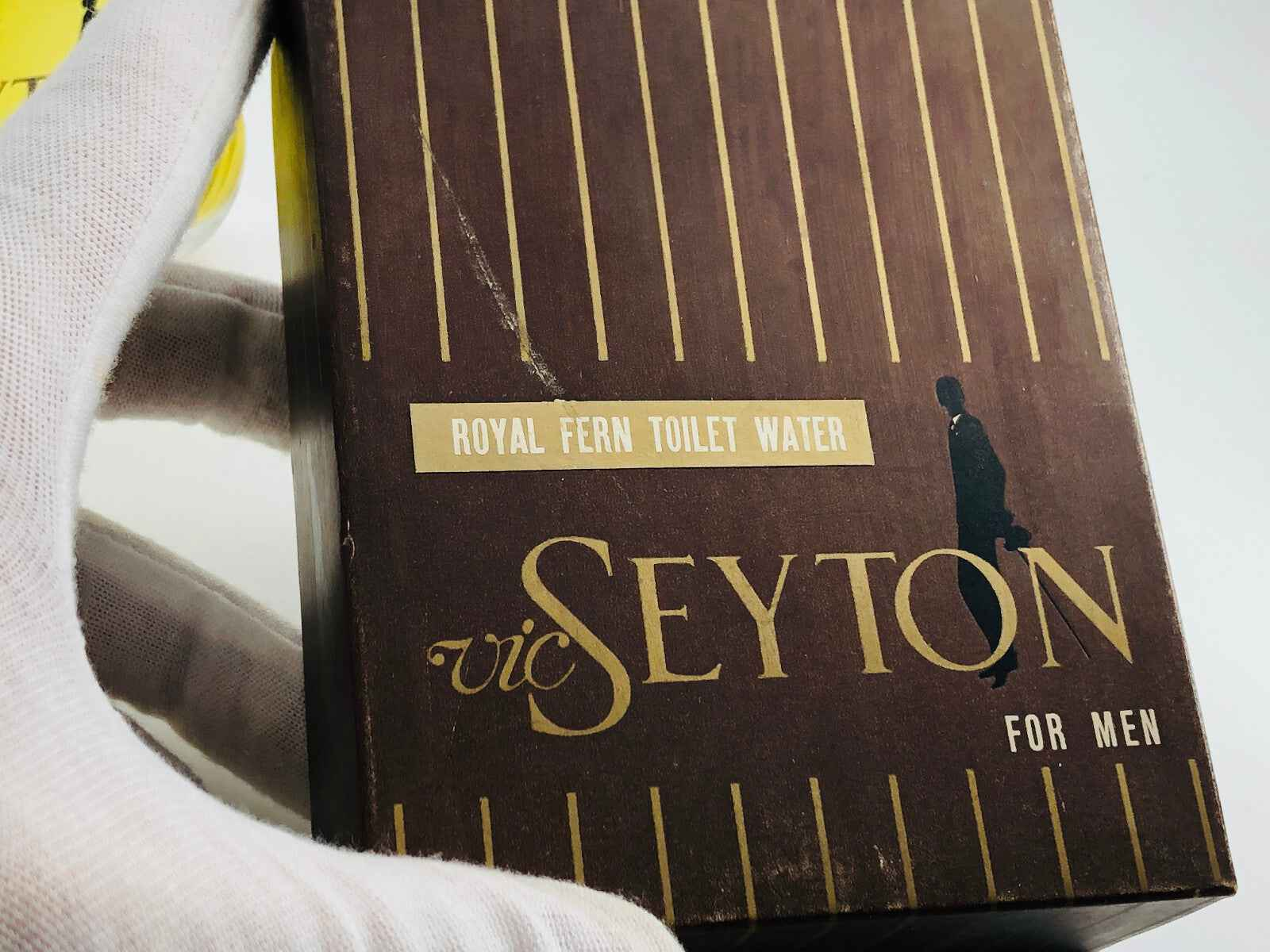 Scatola di profumo Vic Seyton Royal Fern Toilet Water per uomini con design elegante