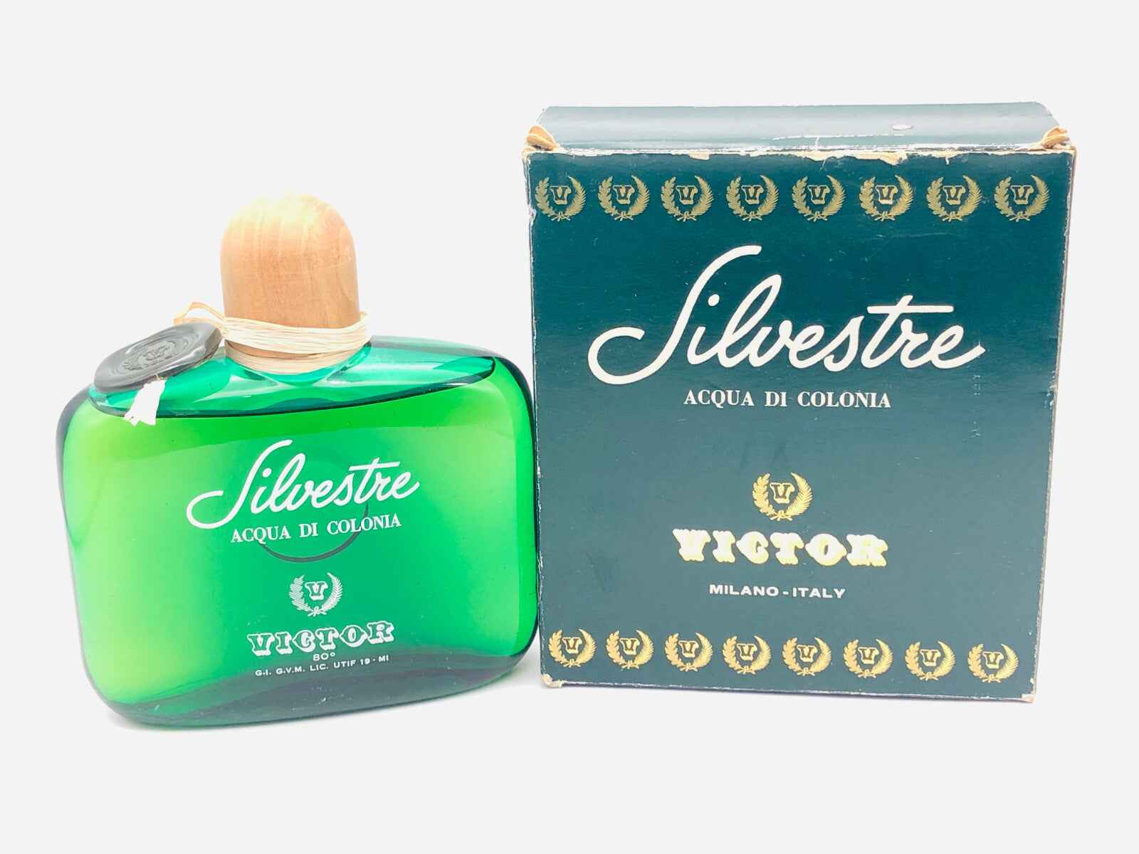Profumo Victor Silvestre in bottiglia verde con tappo di legno e confezione originale