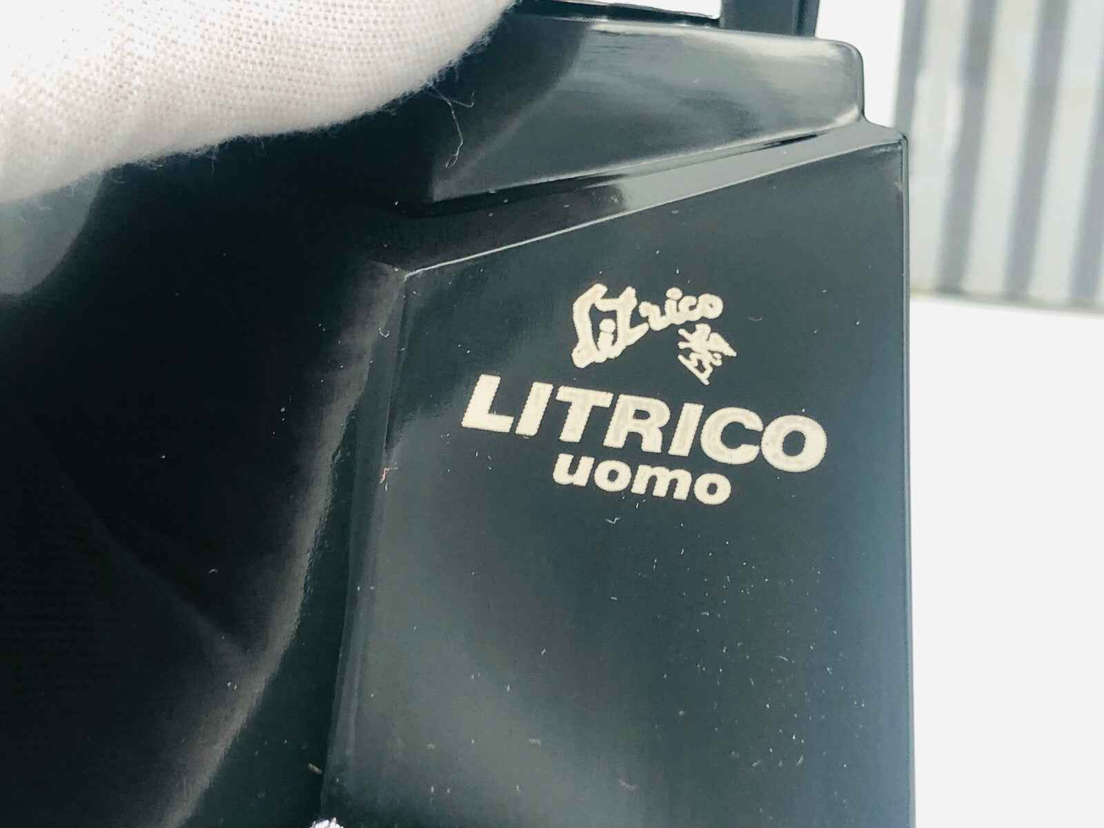 Flacone di Profumo Vintage Angelo Litrico con etichetta Litrico uomo in elegante nero