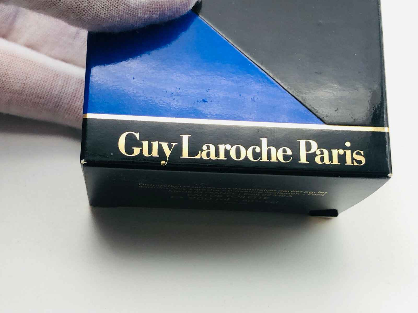 Scatola di Profumo Vintage Clandestine Laroche con logo Guy Laroche Paris in design elegante
