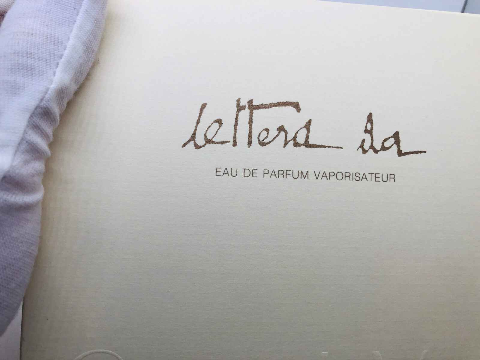 Scatola di profumo vintage Claudio La Viola con design elegante e scritta distintiva