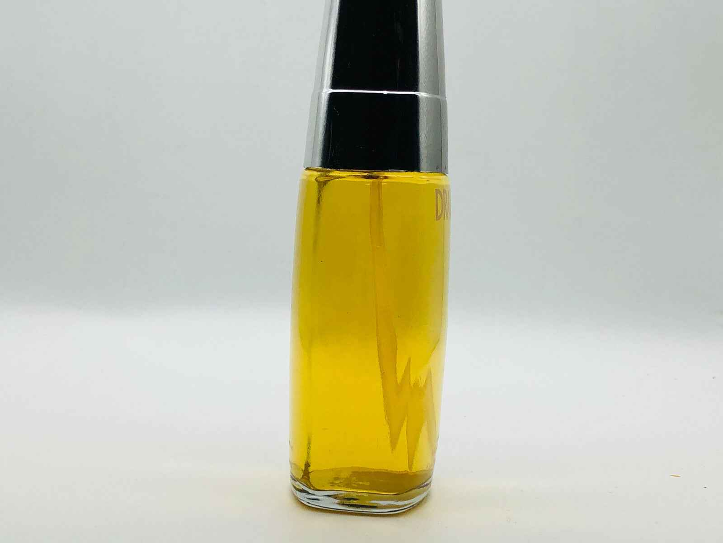 Flacone di Profumo Vintage Drakkar di Guy Laroche con design elegante e liquido giallo dorato
