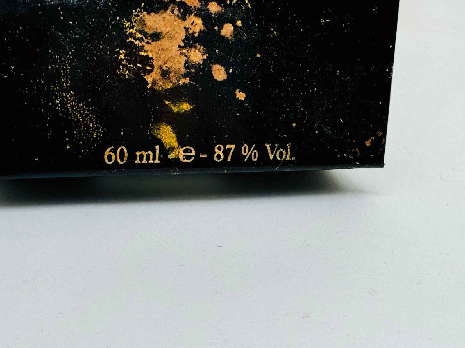 Scatola del Profumo Vintage First Van Cleef da 60 ml con finitura elegante e dettagli dorati