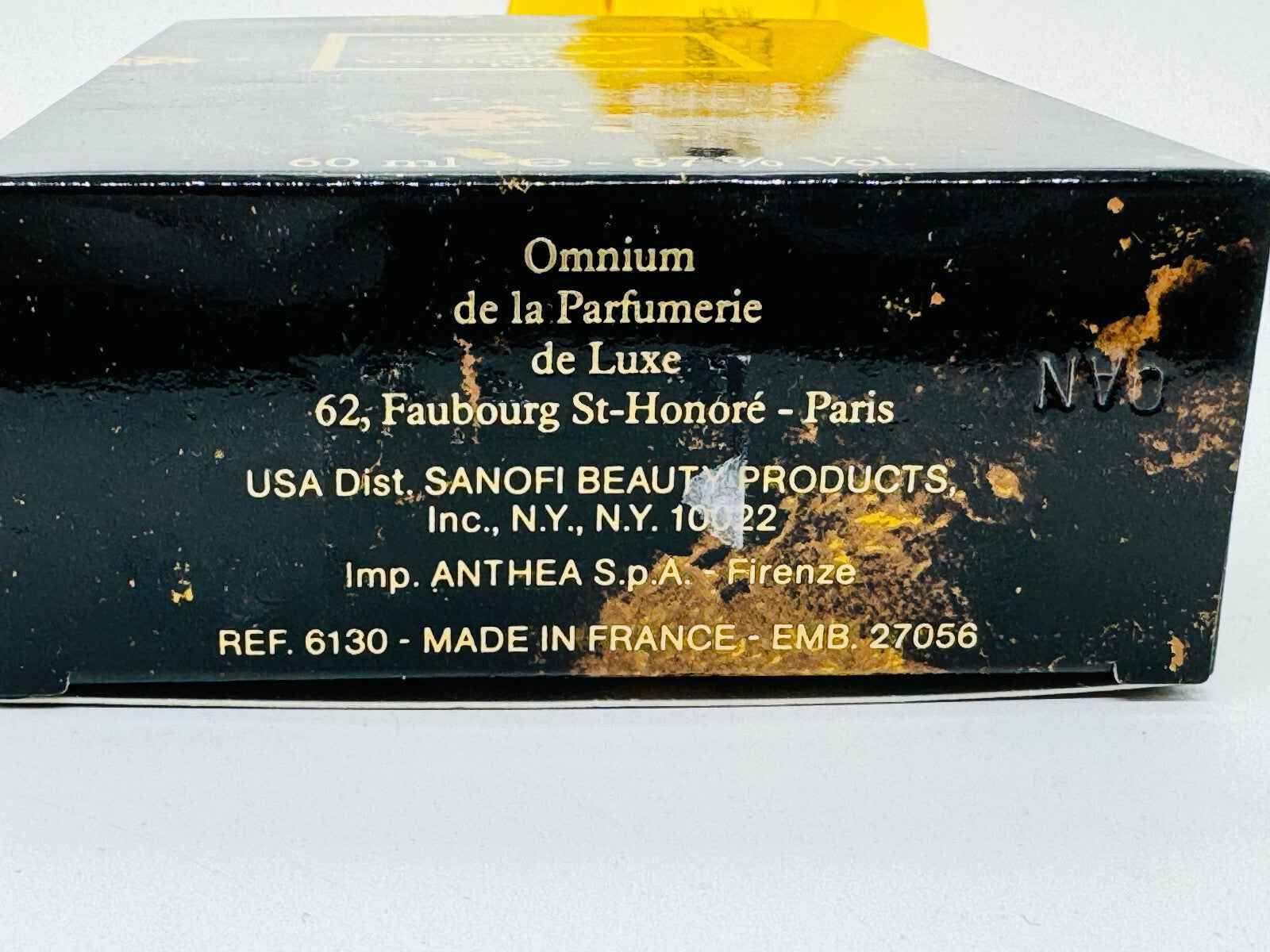Scatola di profumo Vintage First Van Cleef con design elegante e dettagli raffinati