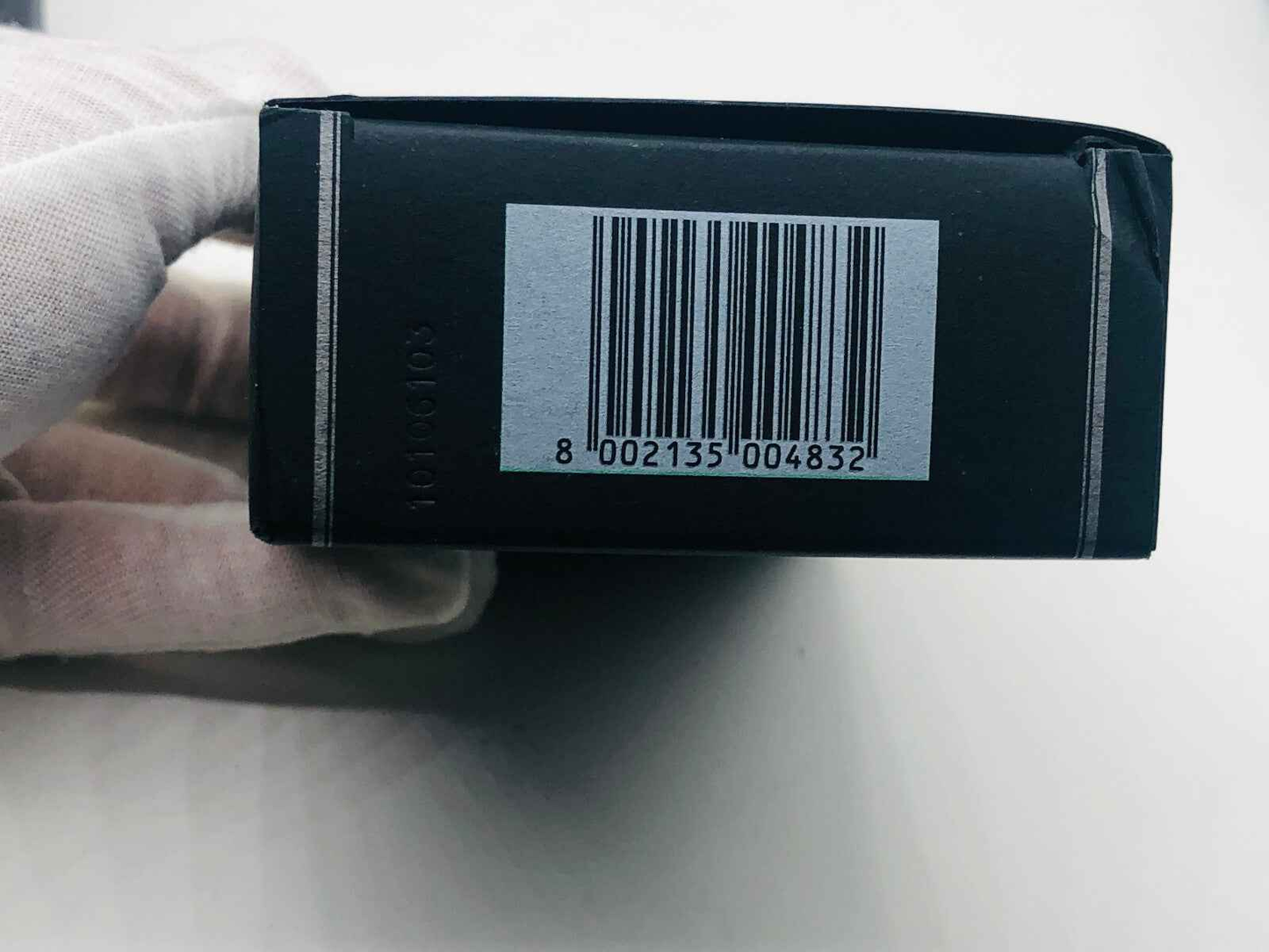 Scatola del profumo Vintage Grigioperla con codice a barre sul lato