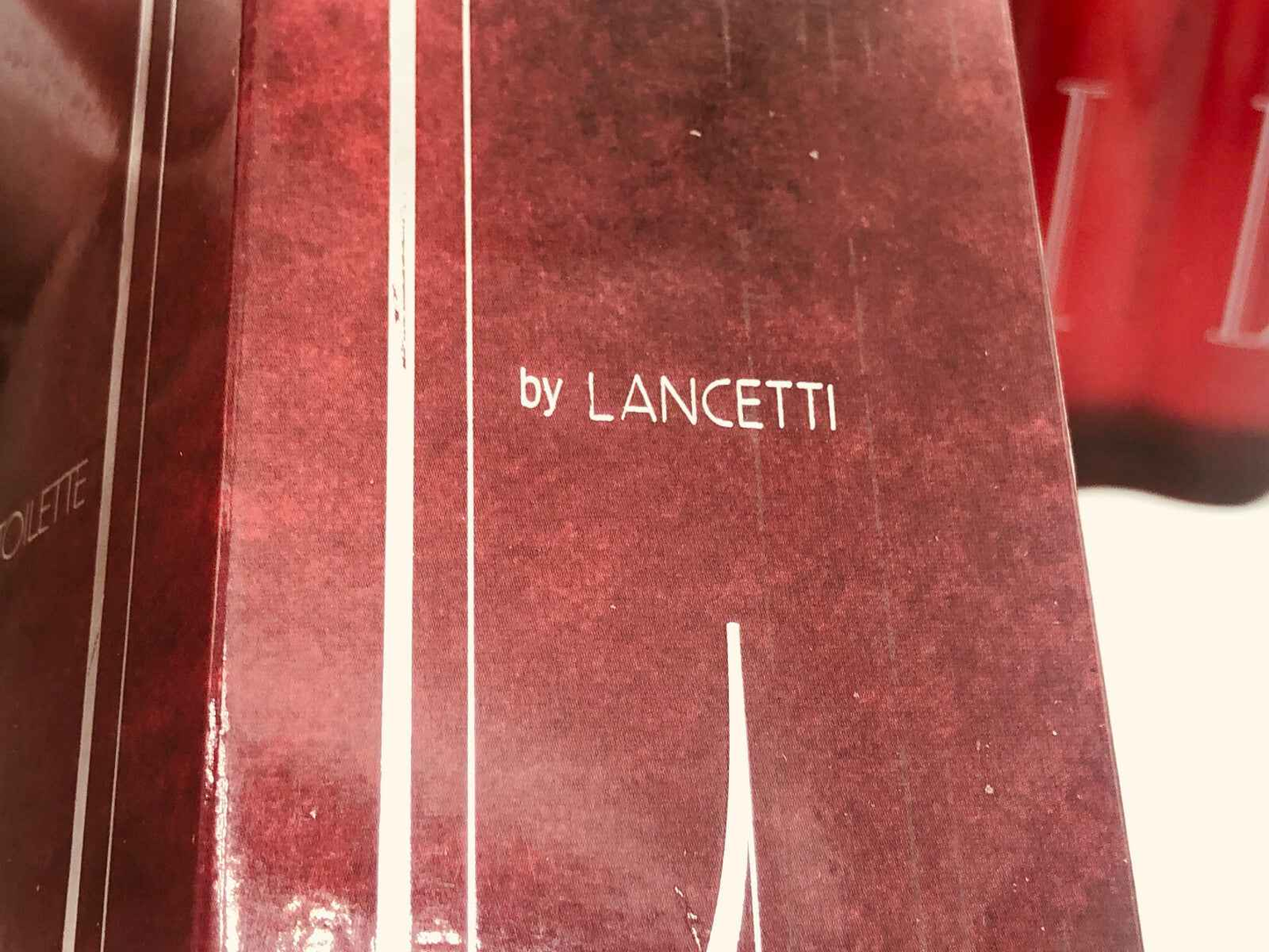 Scatola di profumo vintage Il Lancetti con design elegante e dettagli raffinati