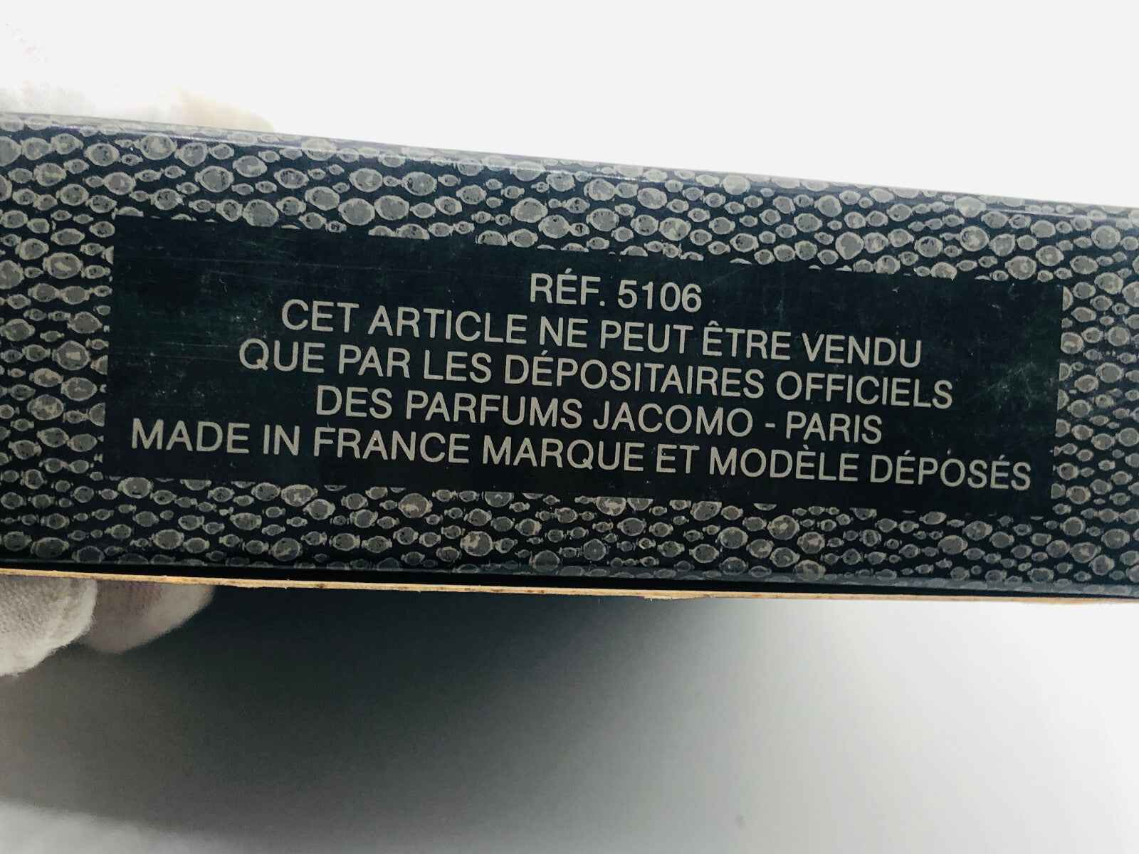 Scatola del Profumo Vintage Jacomo Silences con etichetta informativa sui diritti e la provenienza