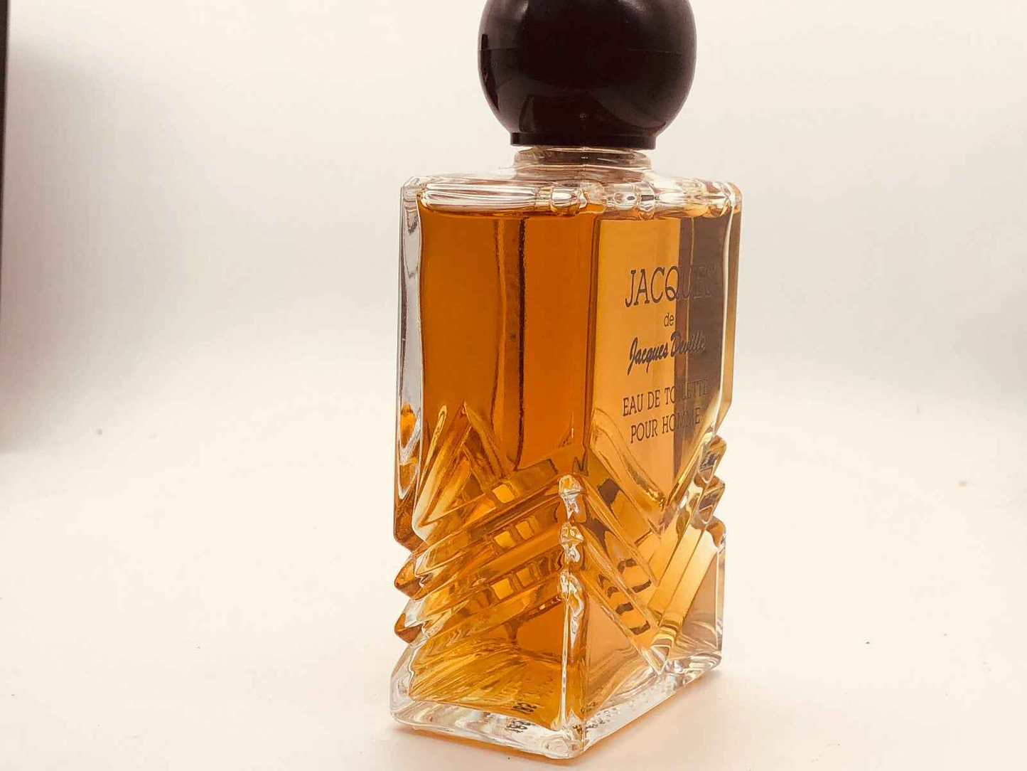 Flacone di profumo vintage Jacques Deville con design elegante e colore ambrato