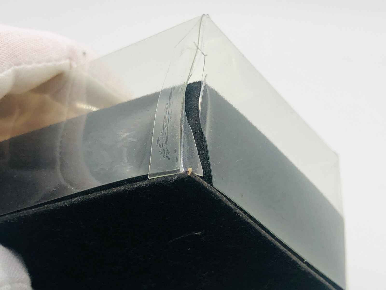 Confezione di Profumo Vintage Jocelyn Pour Homme con una leggera imperfezione sul tappo trasparente