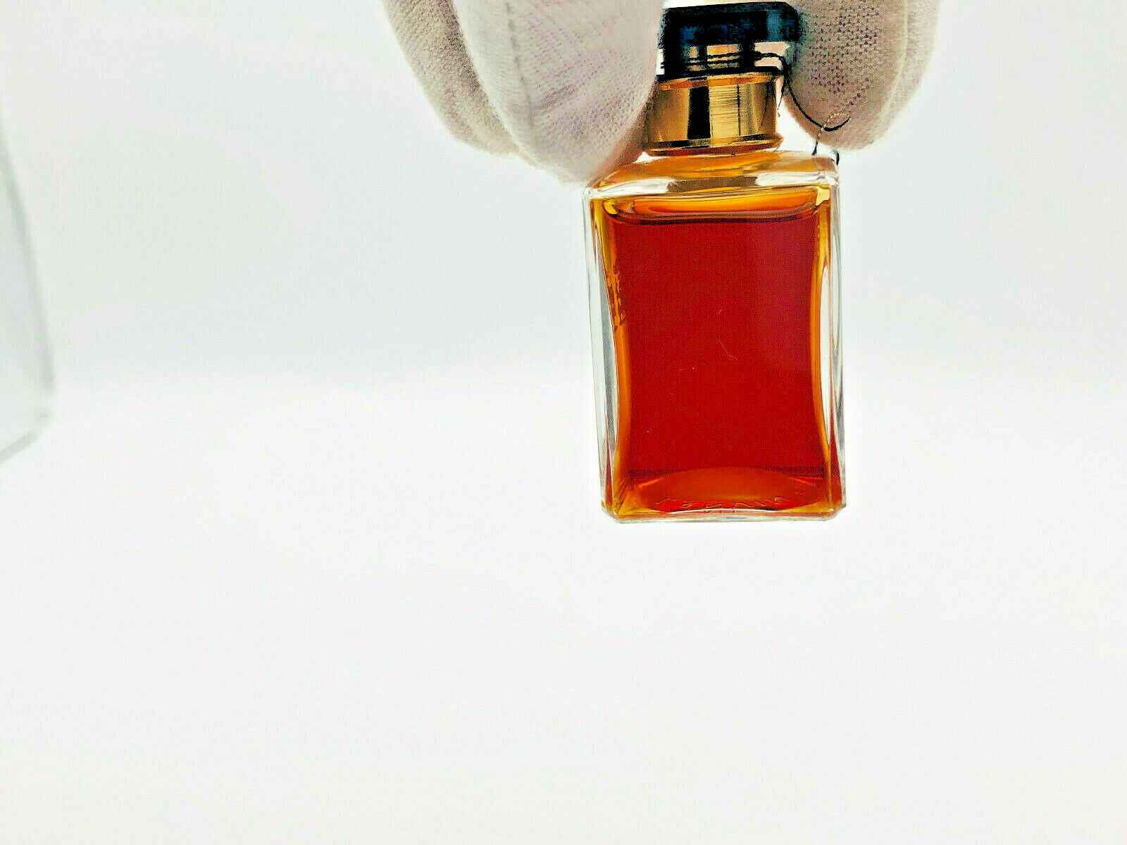 Flacone di Profumo Vintage Lanvin Crescendo in vetro con liquido ambrato e tappo dorato