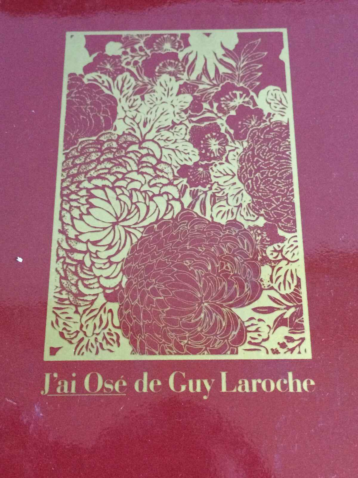 Scatola del profumo vintage Laroche J'ai Osé con design floreale elegante in oro e rosso