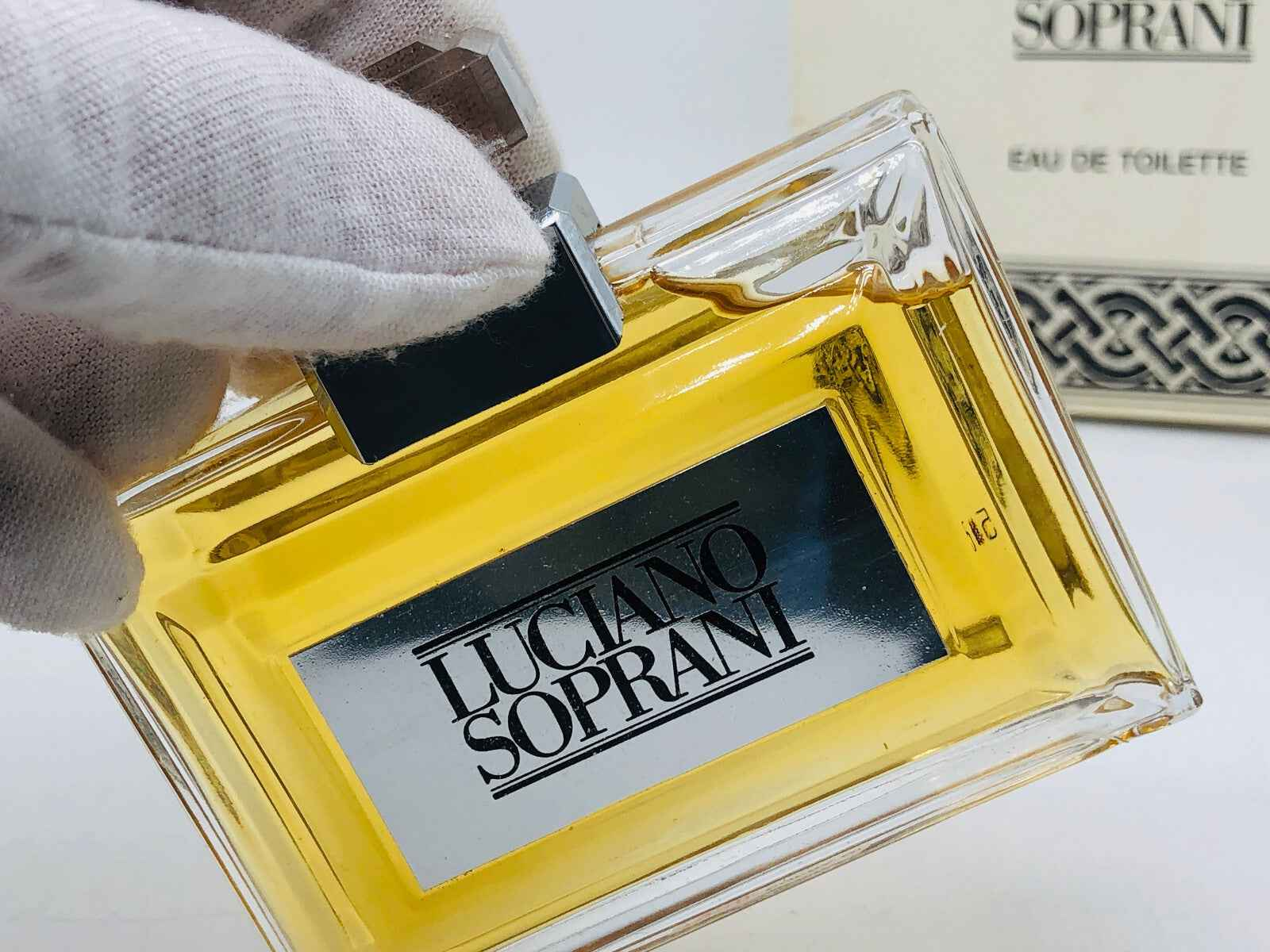 Flacone di profumo Vintage Luciano Soprani in confezione elegante con aroma distintivo