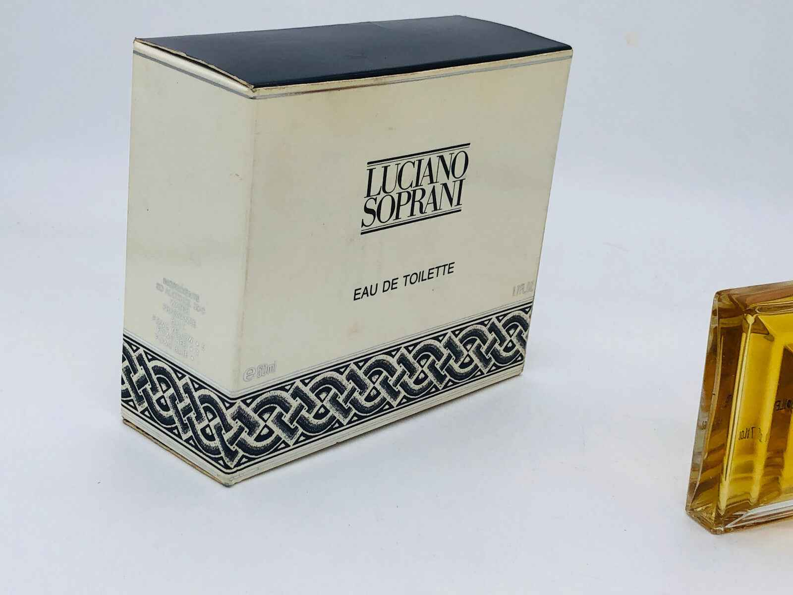 Scatola di profumo Vintage Luciano Soprani Eau de Toilette con design elegante e flacone dorato