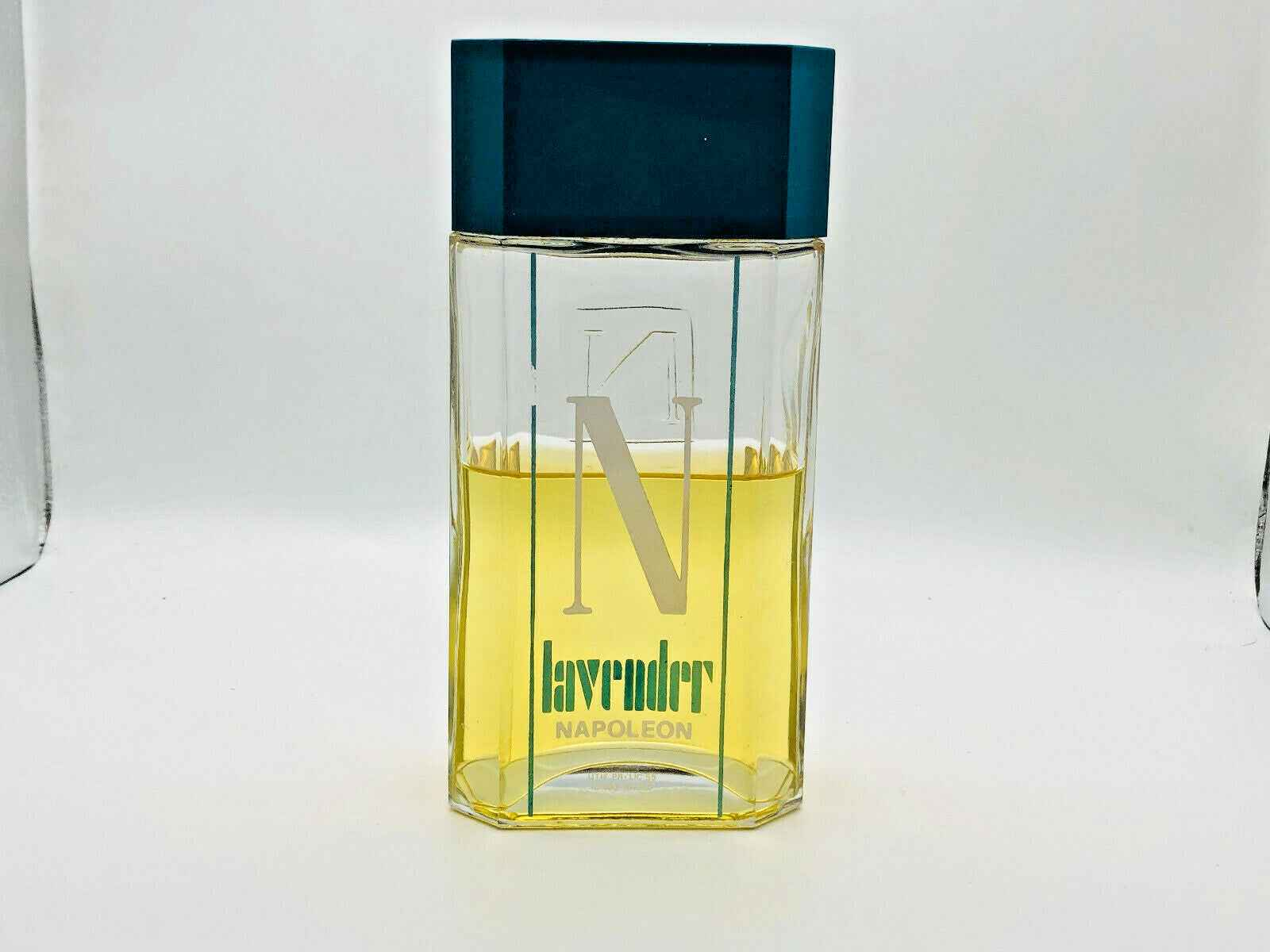 Flacone di Profumo Vintage Napoleon con design elegante e profumo di lavanda