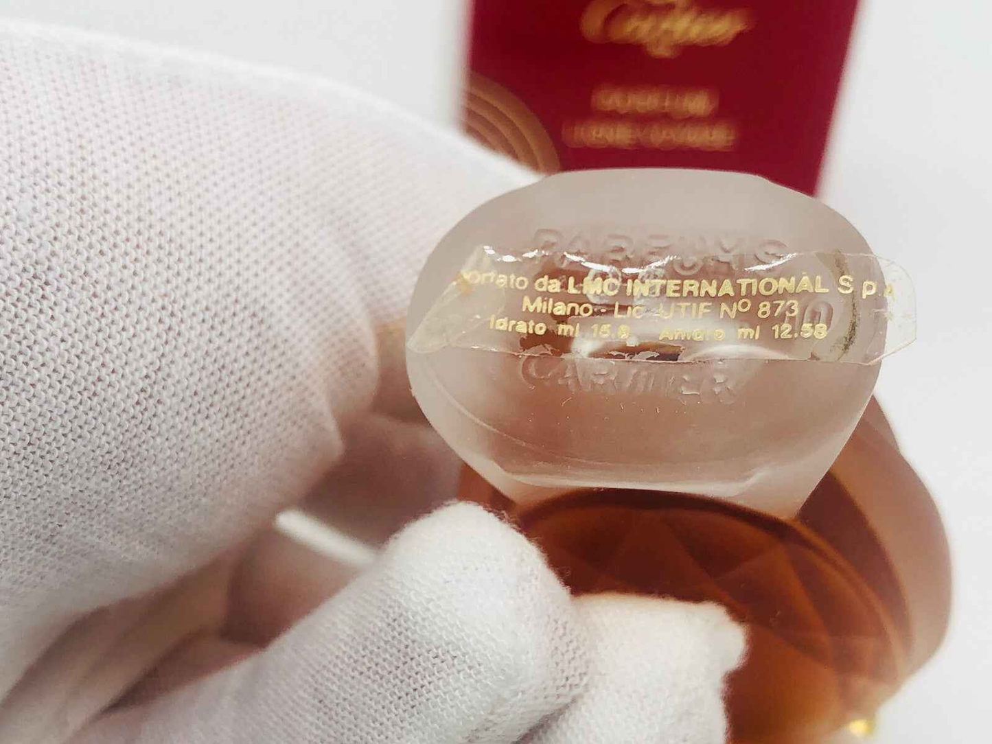 Flacone di profumo Vintage Panthere Cartier con design elegante e dettagli raffinati