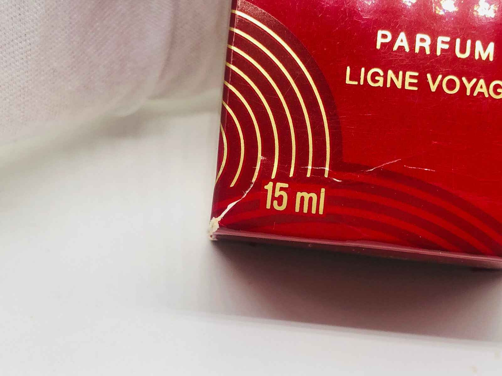Scatola del profumo vintage Panthere Cartier da 15 ml con design elegante e dettagli dorati