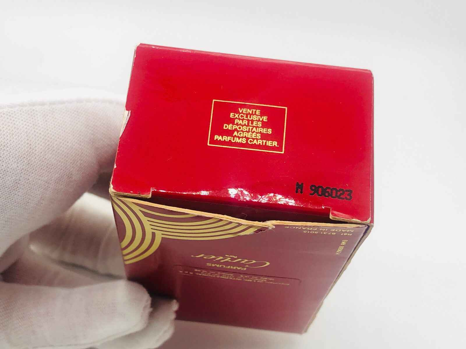 Scatola di profumo vintage Panthere Cartier con dettagli dorati e logo del marchio