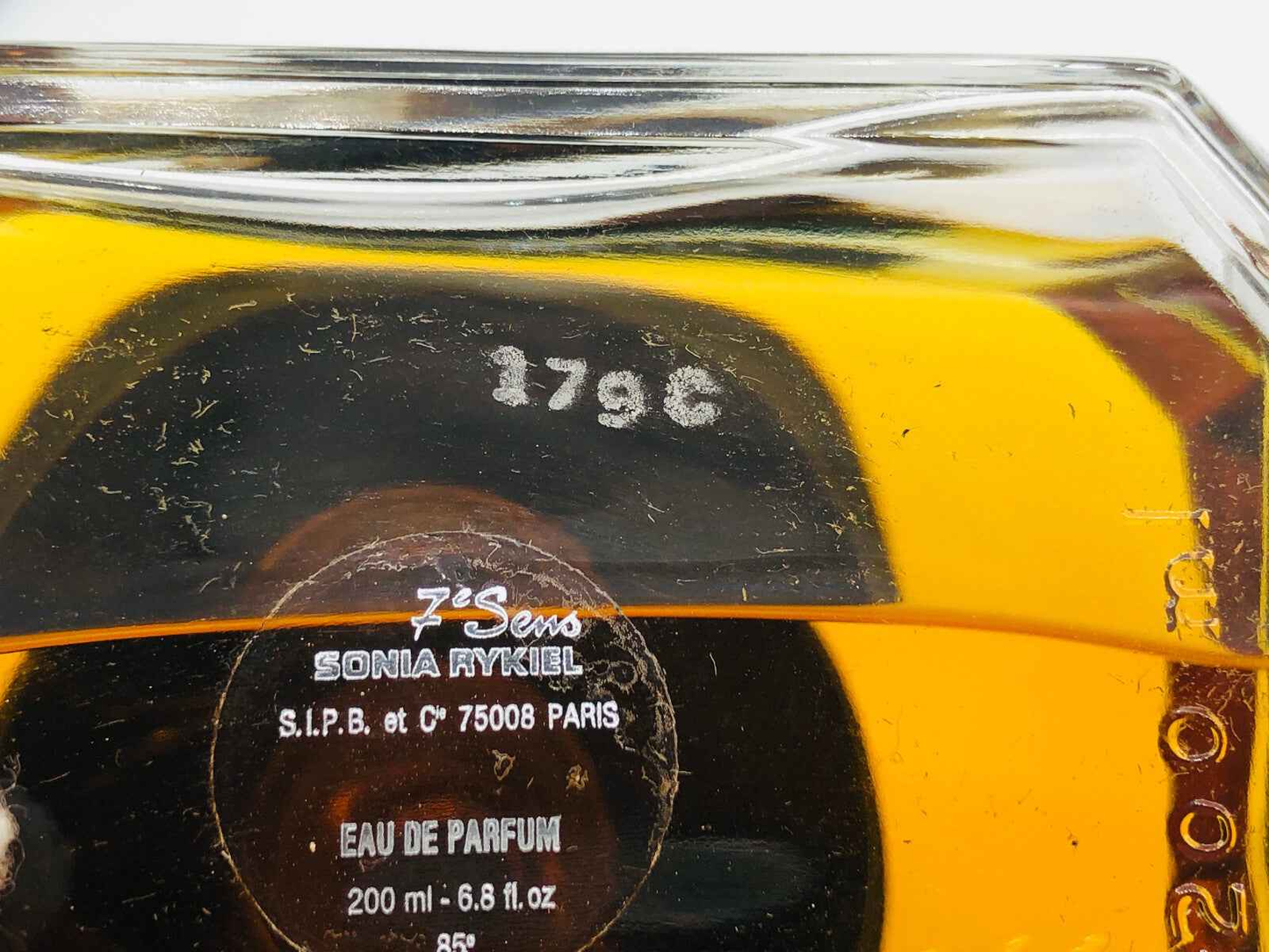 Flacone di profumo vintage Sonia Rykiel con etichetta 1796 e profumo dorato da 200 ml