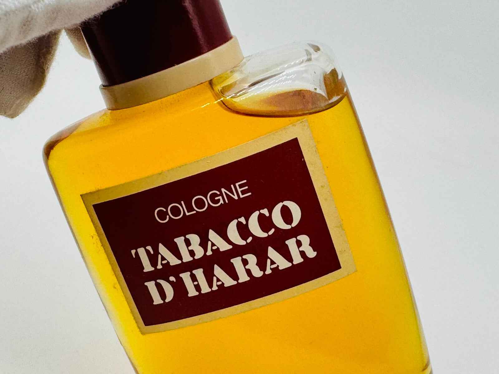 Flacone di cologne Tabacco d'Harar con etichetta e profumo Vintage Tabacco di GIVIEMME